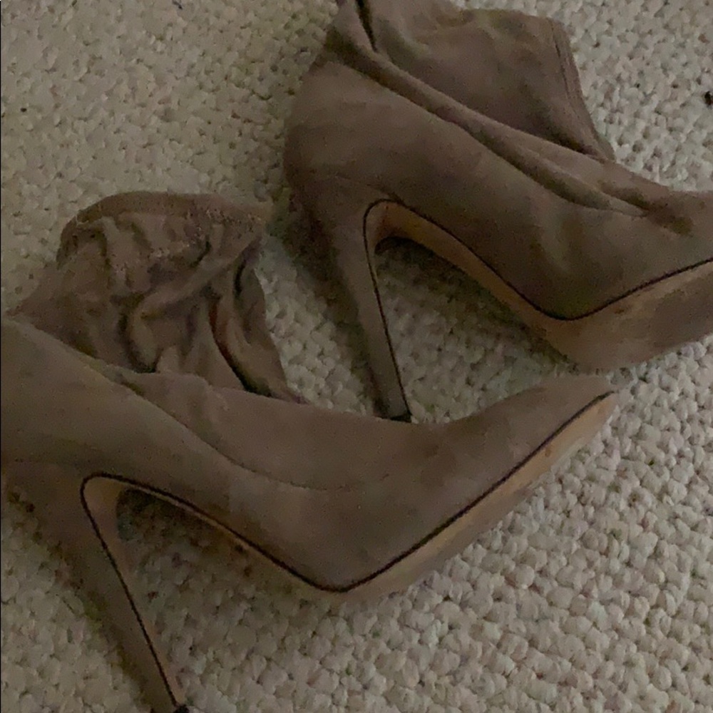 Shoes - Picture 3 of 4